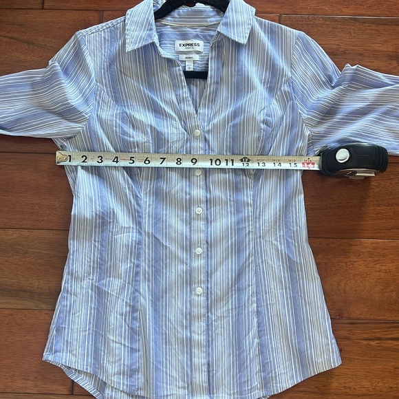 Express Essential Original V-Neck Button Down Size Small Petite - Picture 5 of 7